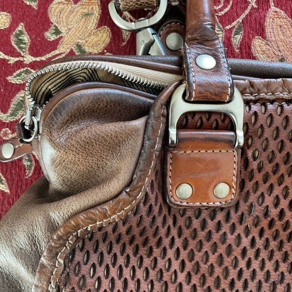 Vive la Difference Italian Brown Leather Crossbody Bag - Picture 2 of 8